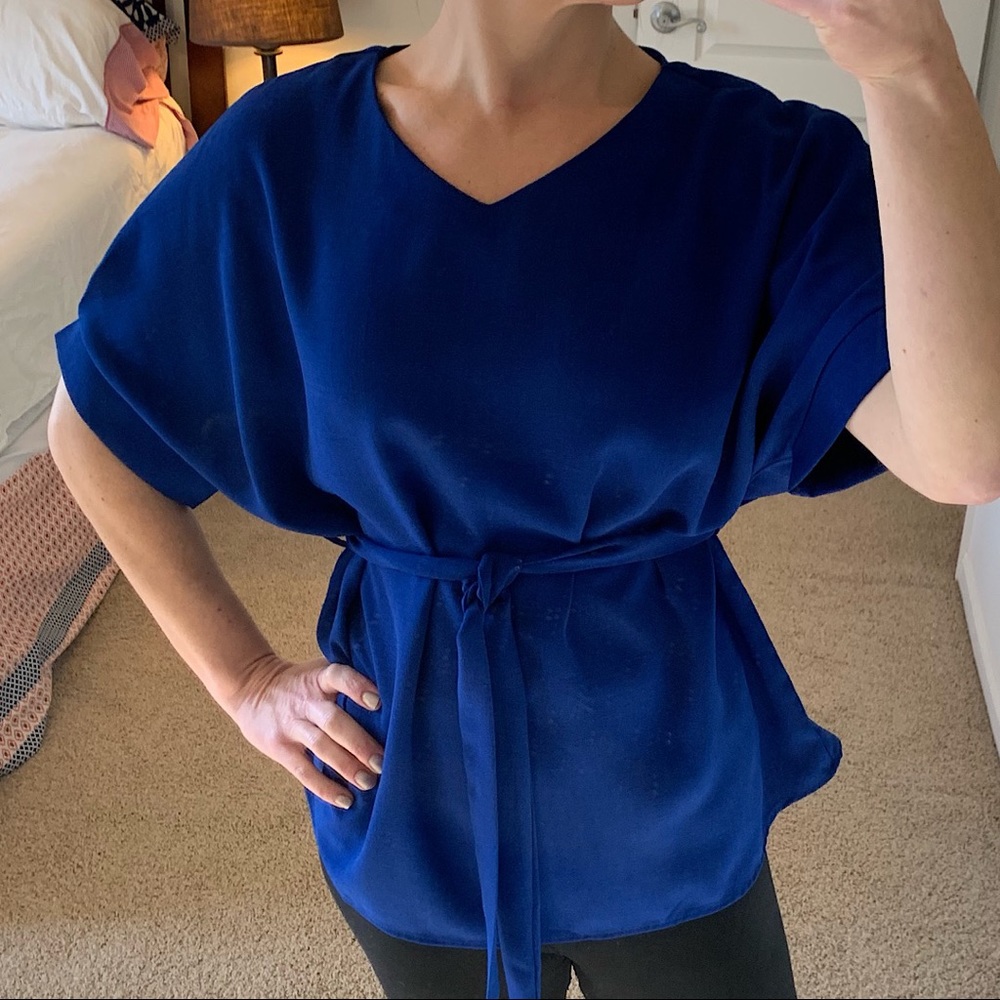 Belted vneck top